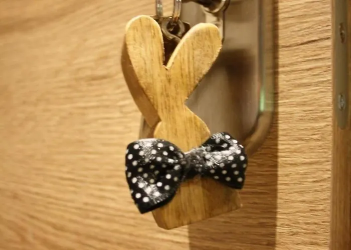 Waldzeit - Hase * Neuhutten (Rhineland-Palatinate)